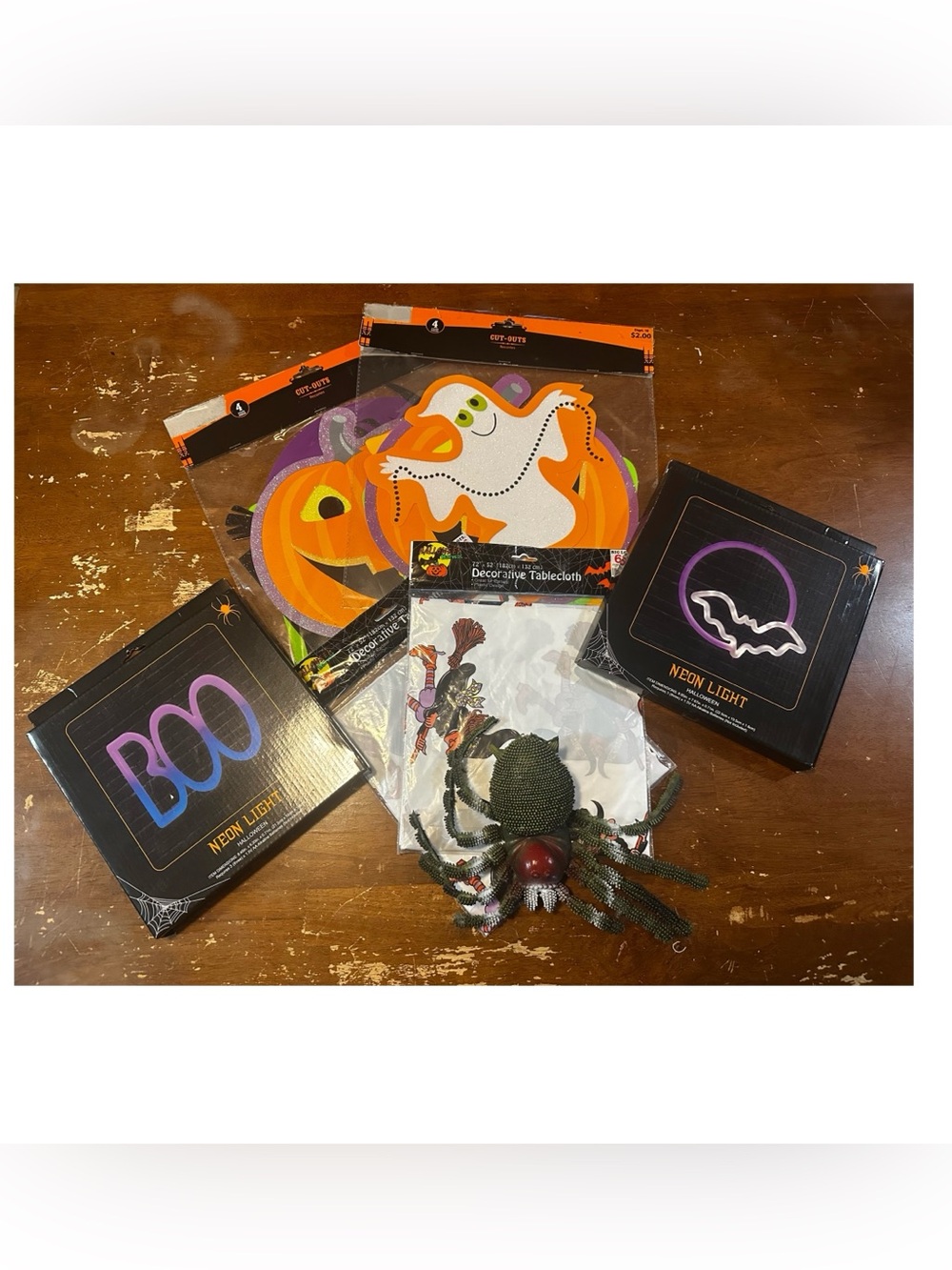 7 Piece Halloween Themed Decorative Bundle